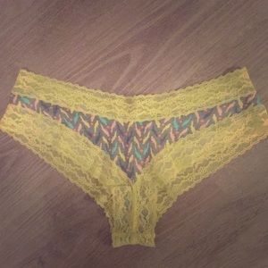 VS Green Parrots Cheeky NWOT
